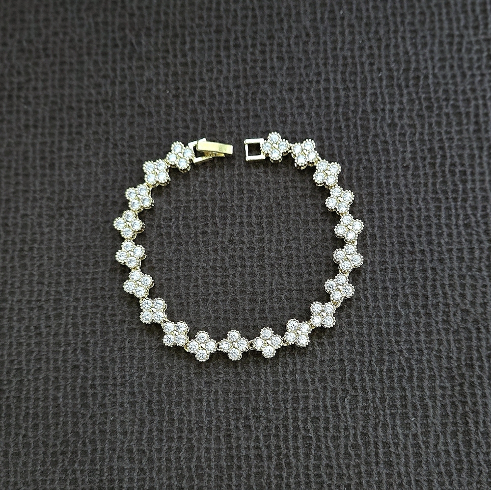 Gemelli👭 "Annie" Gold💛 Clovers🍀 Bracelet - NWT